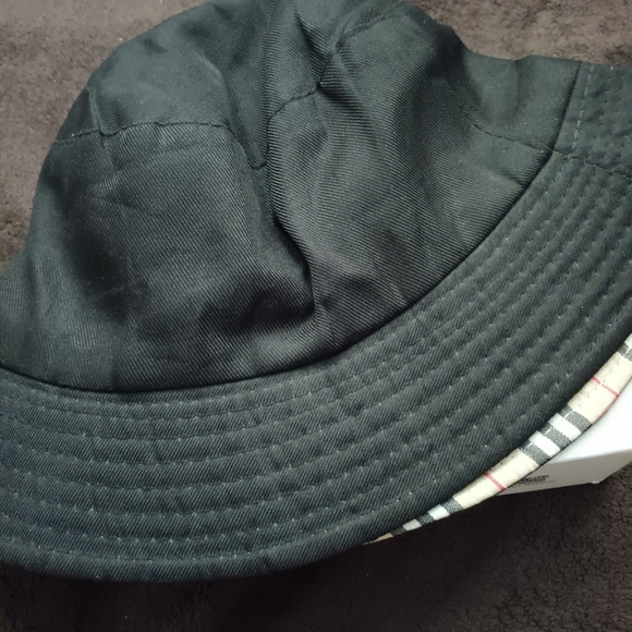 BURBERRY STYLE BUCKET HAT 🪣 - Picture 11 of 16
